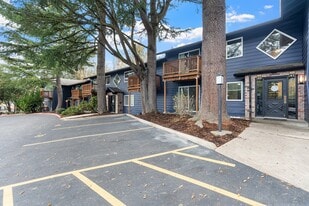 Royal Pines in Beaverton, OR - Building Photo