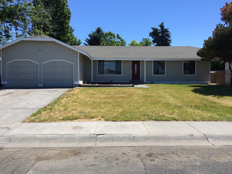 2139 S Beaumont Dr in Moses Lake, WA - Building Photo