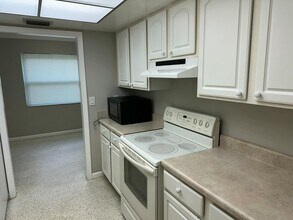 2095 NW Fork Rd in Stuart, FL - Building Photo - Building Photo
