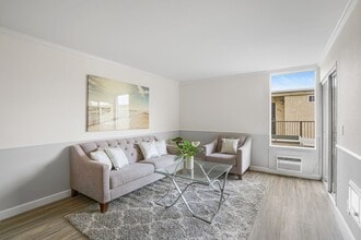 6675 Mission Gorge Rd in San Diego, CA - Building Photo - Building Photo