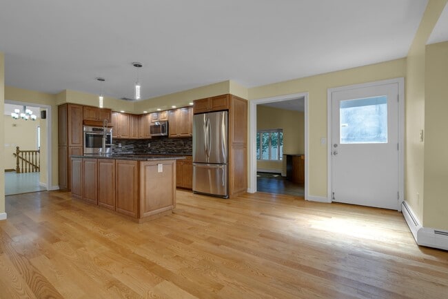 52 Rayburn Rd in Belmont, MA - Building Photo - Building Photo