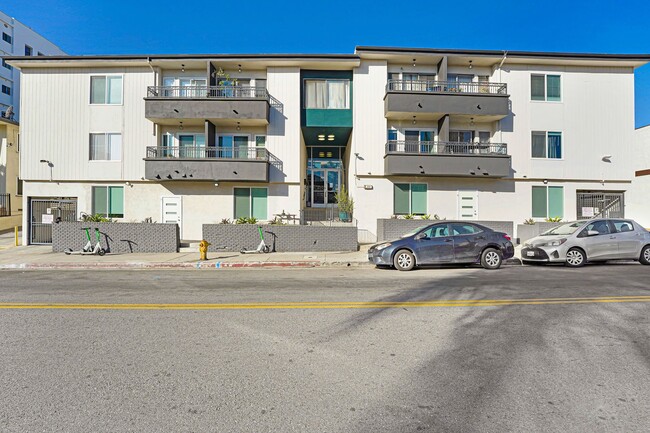 1937-1939 Argyle in Los Angeles, CA - Foto de edificio - Building Photo