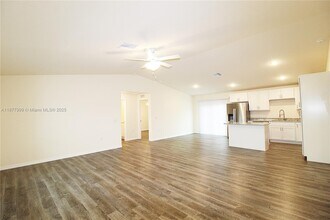 555 Oakshire Ln in Lehigh Acres, FL - Building Photo - Building Photo