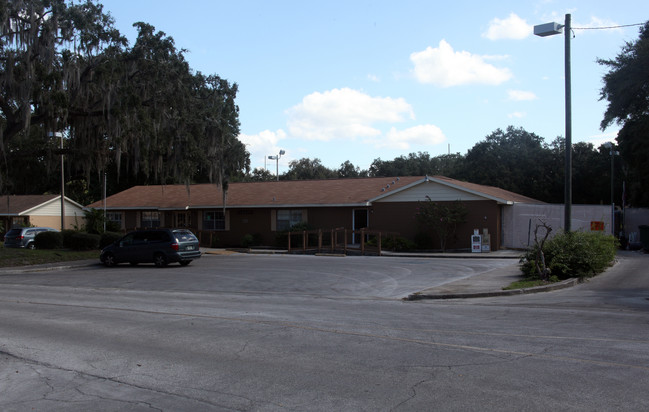 Knollwood Manor in Tampa, FL - Foto de edificio - Building Photo