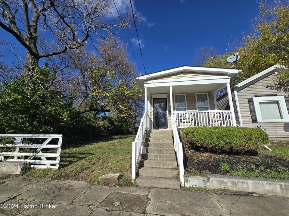 711 E Jacob St in Louisville, KY - Foto de edificio