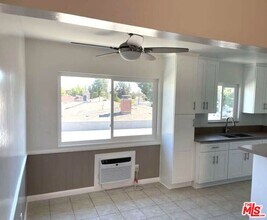 6610 Whitsett Ave in Los Angeles, CA - Building Photo - Building Photo