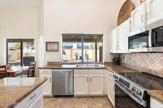 8894 E Sheena Dr in Scottsdale, AZ - Building Photo - Building Photo