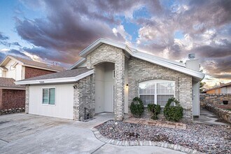 5664 Schwarzkopf Dr in El Paso, TX - Building Photo - Building Photo