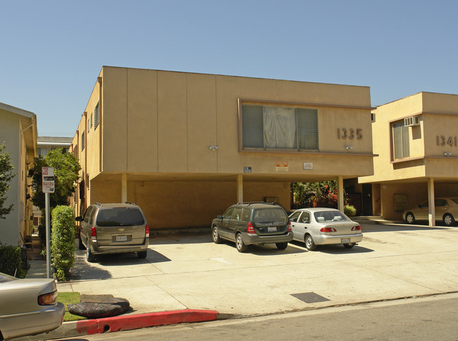 1335 N Poinsettia Pl in Los Angeles, CA - Building Photo - Building Photo