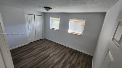 731 Phippen Waiters Rd in Dania Beach, FL - Building Photo - Building Photo