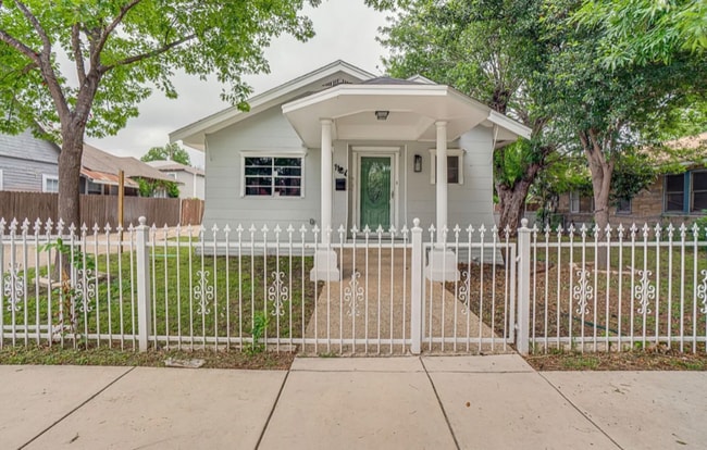 1127 W Lynwood Ave in San Antonio, TX - Building Photo - Building Photo