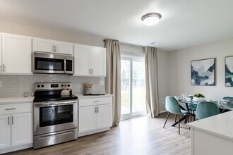 Rochester Villas in Troy, MI - Foto de edificio - Interior Photo