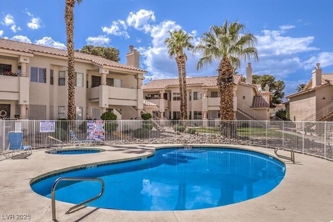924 Falconhead Ln in Las Vegas, NV - Building Photo - Building Photo