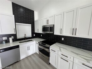 7296 Pebble Beach Rd in Ft. Myers, FL - Building Photo - Building Photo