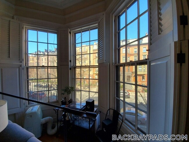 235 Beacon St, Unit 3 in Boston, MA - Foto de edificio - Building Photo