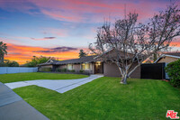 22349 Vanowen St in Los Angeles, CA - Building Photo - Building Photo