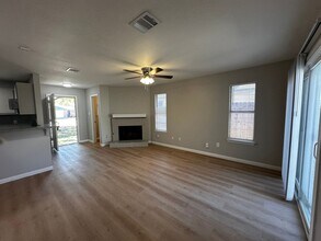 2906 Kestrel Dr in Austin, TX - Foto de edificio - Building Photo