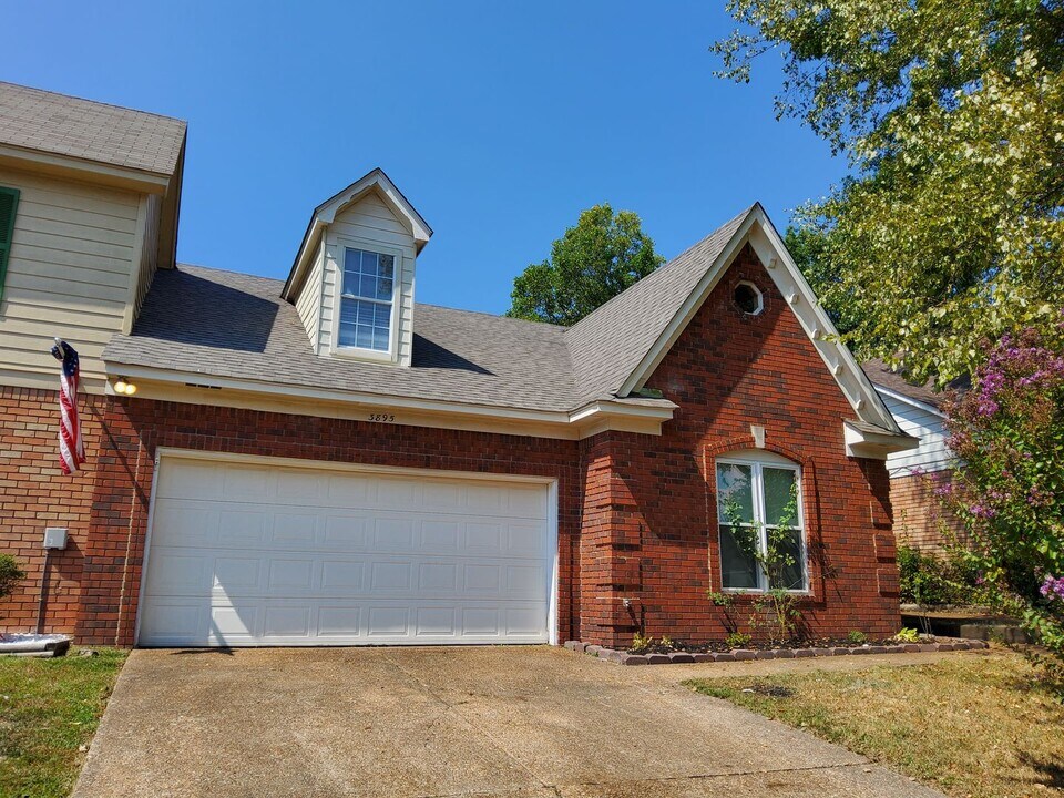 3895 Oak Branch Cir E in Memphis, TN - Building Photo