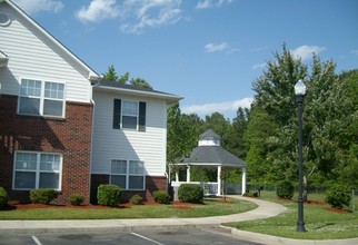 CEDAR KEY APARTMENTS in Summerville, SC - Foto de edificio - Building Photo