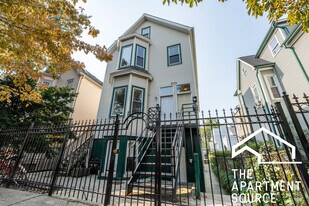 2112 N Campbell Ave, Unit 1F in Chicago, IL - Building Photo