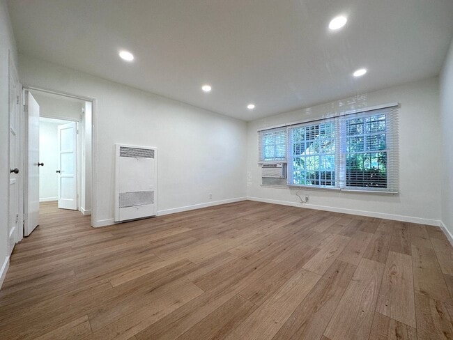 5931 Cahuenga Blvd in Los Angeles, CA - Building Photo - Building Photo