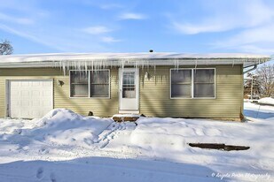 829 Washington St in Woodstock, IL - Building Photo