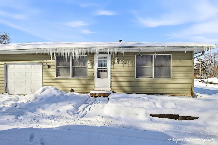 829 Washington St in Woodstock, IL - Building Photo