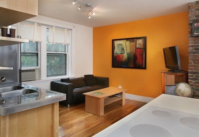 114 Strathmore Rd in Boston, MA - Building Photo - Building Photo