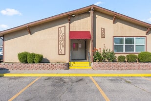 Sunset Villa in Duncanville, TX - Building Photo