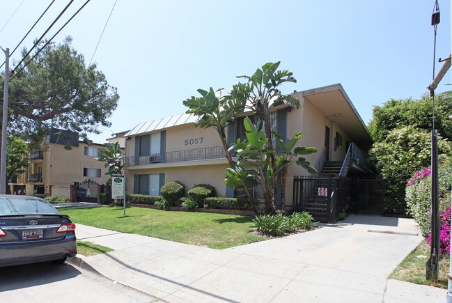 Klump Terrace Apartments in North Hollywood, CA - Foto de edificio - Building Photo