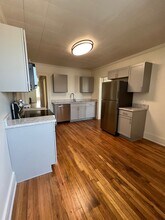 22940 Woodward Ave, Unit Apt B in Ferndale, MI - Foto de edificio - Building Photo