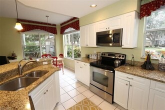 24833 Lakemont Cove Ln-Unit -104 in Bonita Springs, FL - Foto de edificio - Building Photo