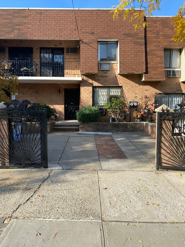 743 Thieriot Ave, Unit 2 Bedroom Apartment in Bronx, NY - Building Photo - Building Photo
