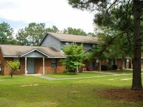 Piedmont Woods Apartments in Barnesville, GA - Building Photo - Building Photo