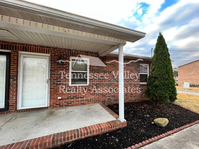 755 Kirk Ave in Lenoir City, TN - Foto de edificio - Building Photo