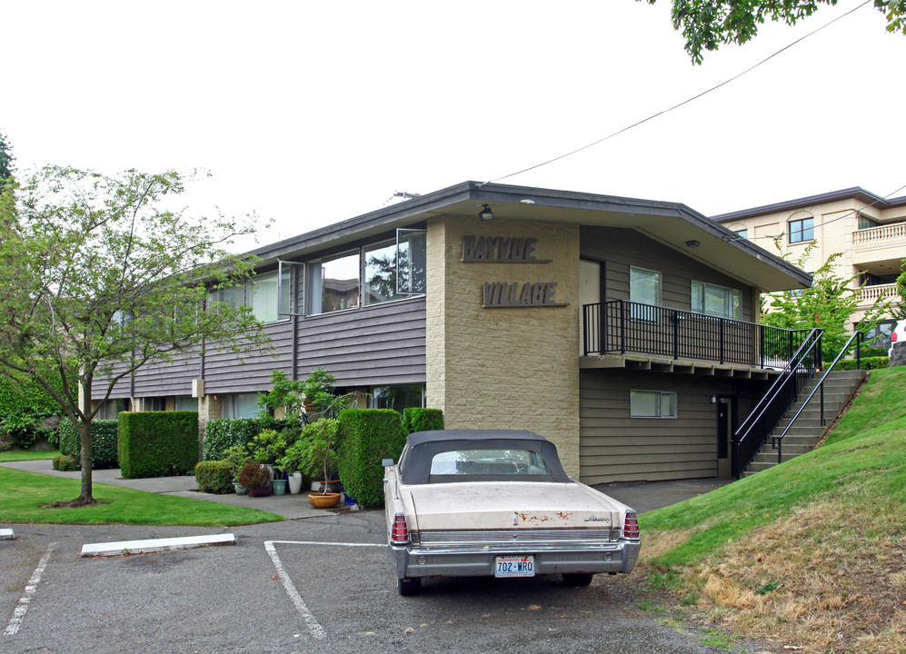 Bayvue Village Apartments in Bellevue, WA - Building Photo