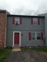 4 Windsor Ct in Millersville, PA - Building Photo