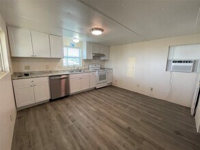 110 20th St in San Leon, TX - Building Photo - Building Photo