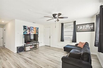7125 Colfax Dr in Port Richey, FL - Building Photo - Building Photo