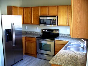 2484 St Paul Dr in Colorado Springs, CO - Foto de edificio - Building Photo