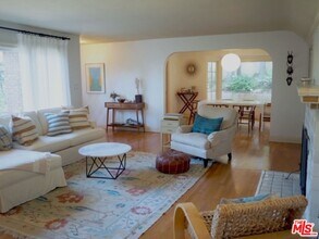 11720 Laurelcrest Dr in Los Angeles, CA - Building Photo - Building Photo