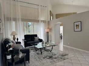 324 Sunset Bay Ln in Palm Beach Gardens, FL - Building Photo - Building Photo