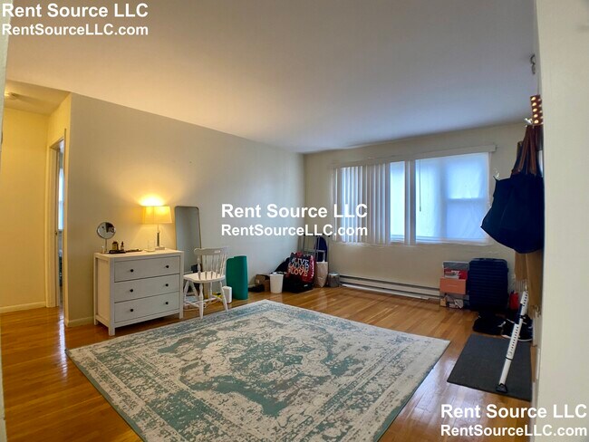 118 Windsor Rd, Unit 4 in Medford, MA - Building Photo - Building Photo