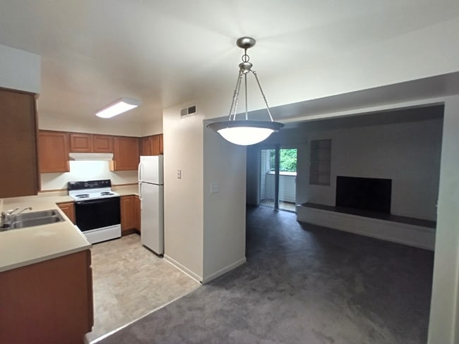 600 Reusens Rd in Lynchburg, VA - Foto de edificio - Building Photo