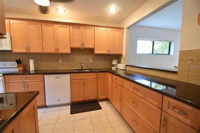 1523 Clower Creek Dr, Unit HA246 in Sarasota, FL - Building Photo - Building Photo