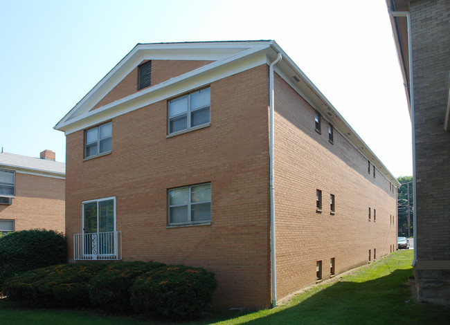 Holiday House Apartments in Columbus, OH - Foto de edificio - Building Photo