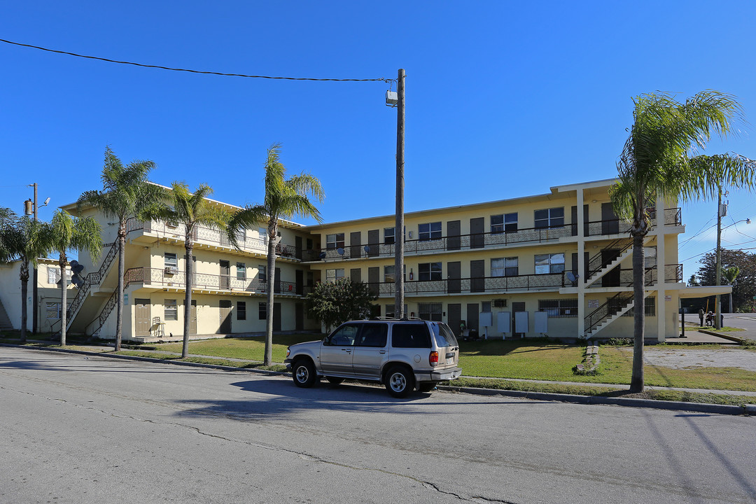 The Rose in Pahokee, FL - Building Photo