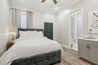2323 Leonidas St, Unit The Lavender Suite in New Orleans, LA - Foto de edificio - Building Photo