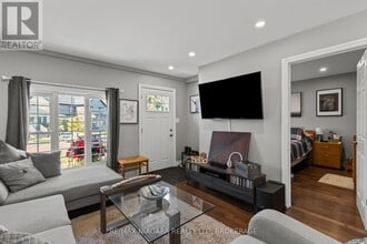 35 Leeper St in St Catharines, ON - Building Photo - Building Photo