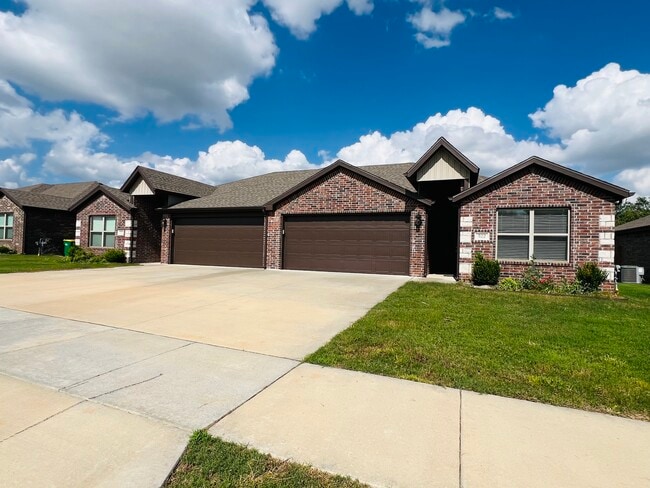 property at 522 Vee St